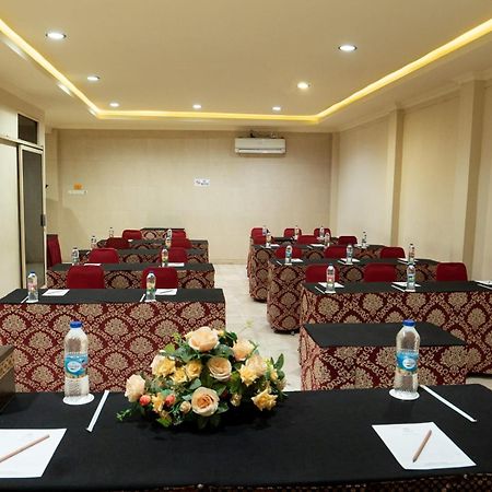Hotel Indah Palace Γιογκιακάρτα Εξωτερικό φωτογραφία