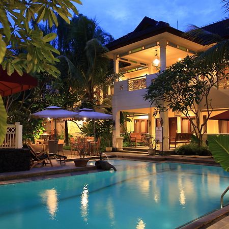 Hotel Indah Palace Γιογκιακάρτα Εξωτερικό φωτογραφία