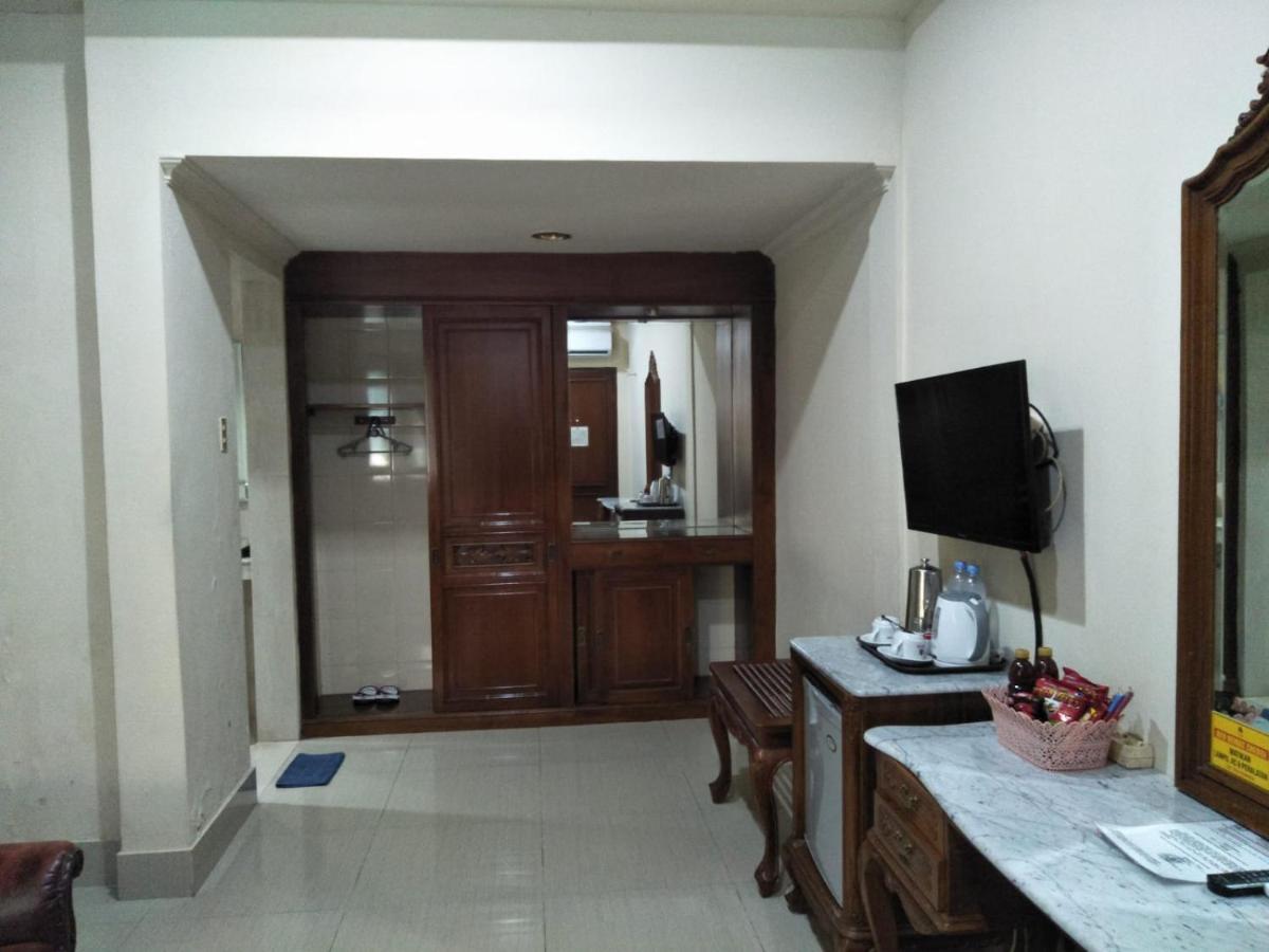 Hotel Indah Palace Γιογκιακάρτα Εξωτερικό φωτογραφία