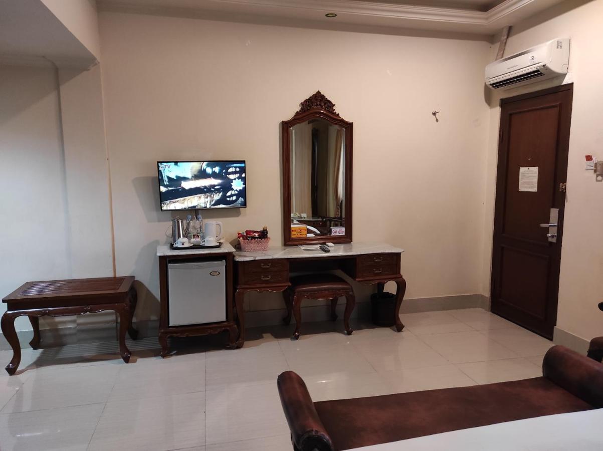 Hotel Indah Palace Γιογκιακάρτα Εξωτερικό φωτογραφία