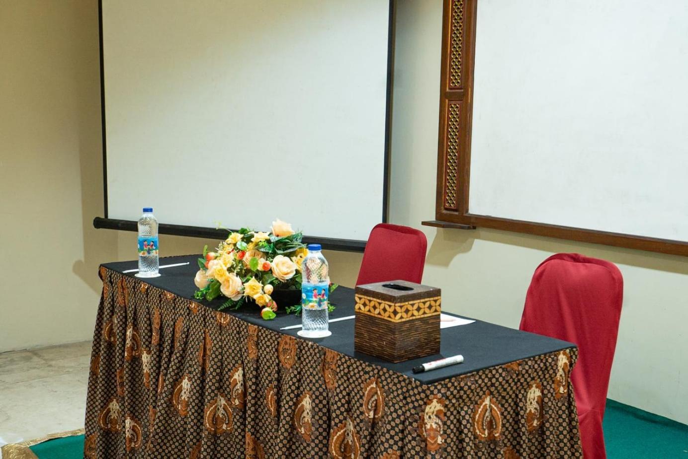 Hotel Indah Palace Γιογκιακάρτα Εξωτερικό φωτογραφία