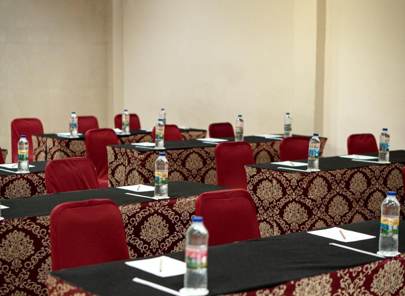 Hotel Indah Palace Γιογκιακάρτα Εξωτερικό φωτογραφία