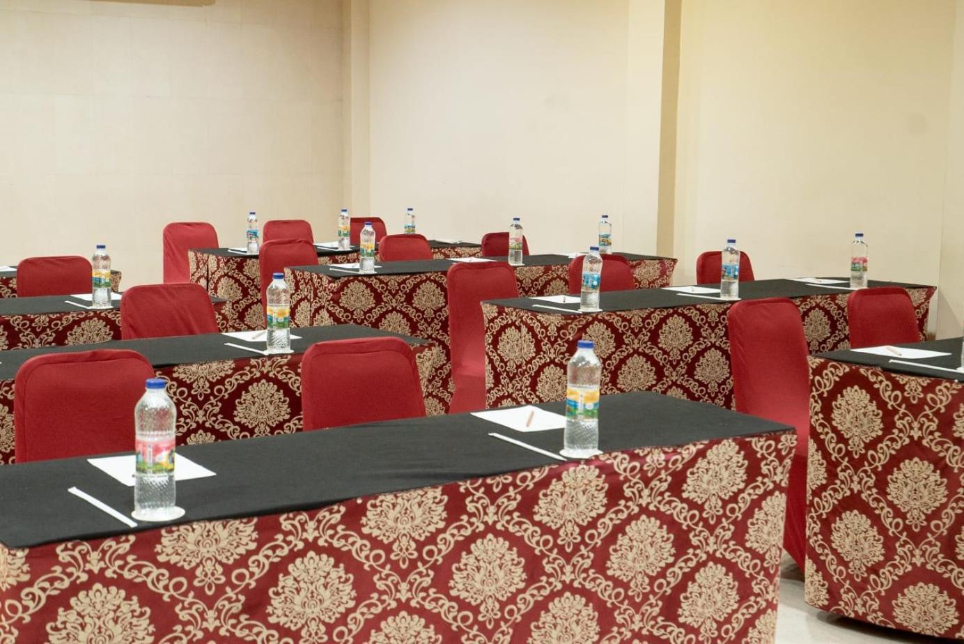 Hotel Indah Palace Γιογκιακάρτα Εξωτερικό φωτογραφία