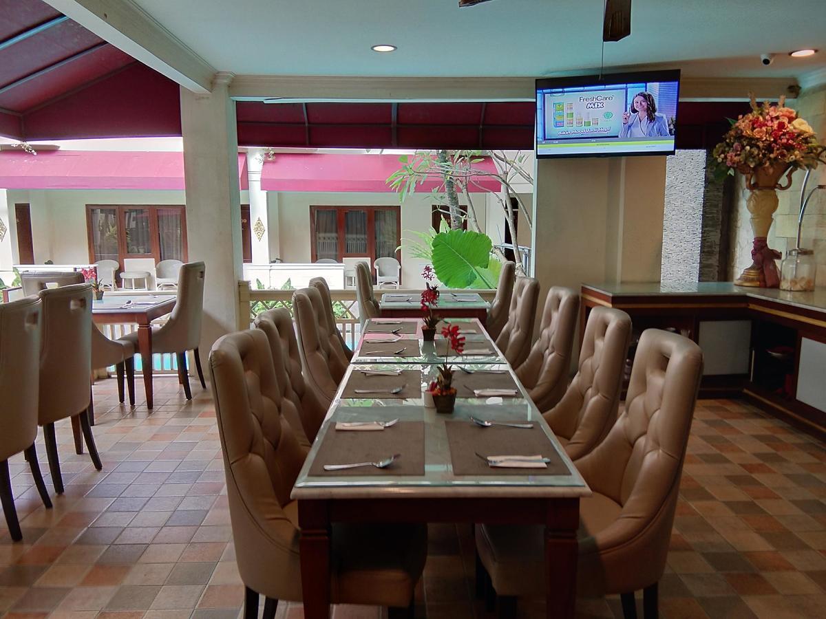 Hotel Indah Palace Γιογκιακάρτα Εξωτερικό φωτογραφία