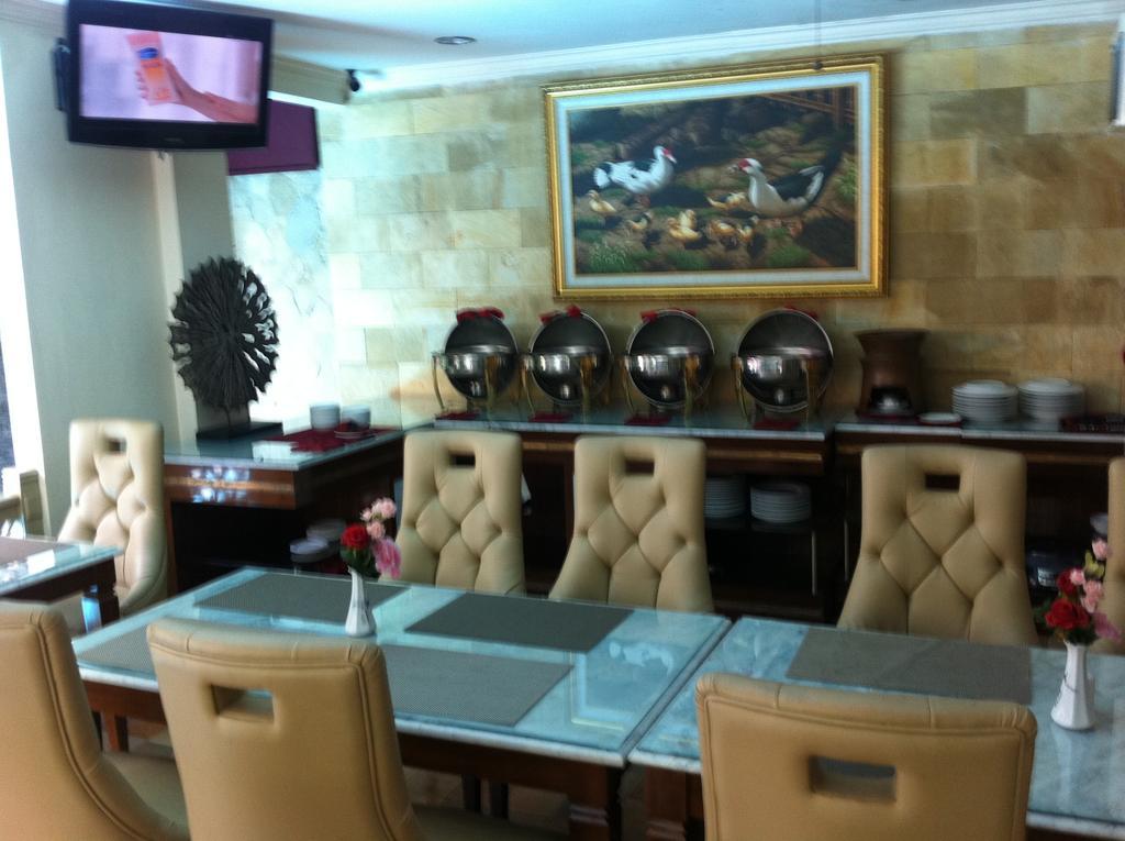 Hotel Indah Palace Γιογκιακάρτα Εξωτερικό φωτογραφία