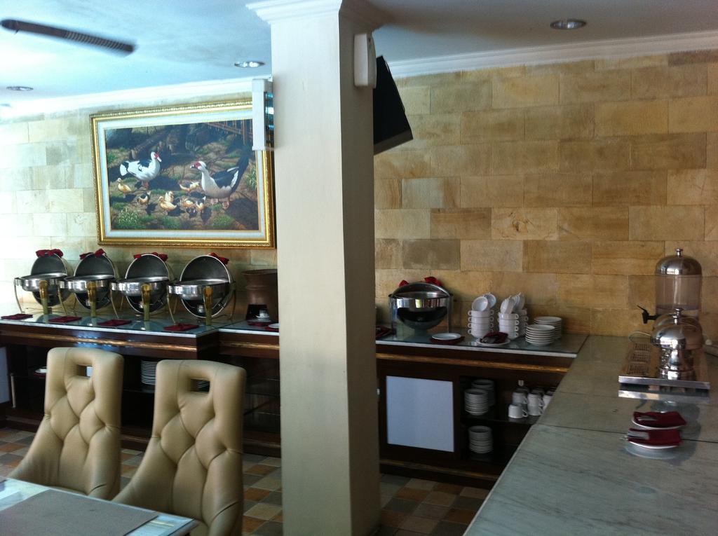 Hotel Indah Palace Γιογκιακάρτα Εξωτερικό φωτογραφία
