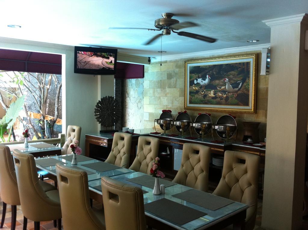 Hotel Indah Palace Γιογκιακάρτα Εξωτερικό φωτογραφία
