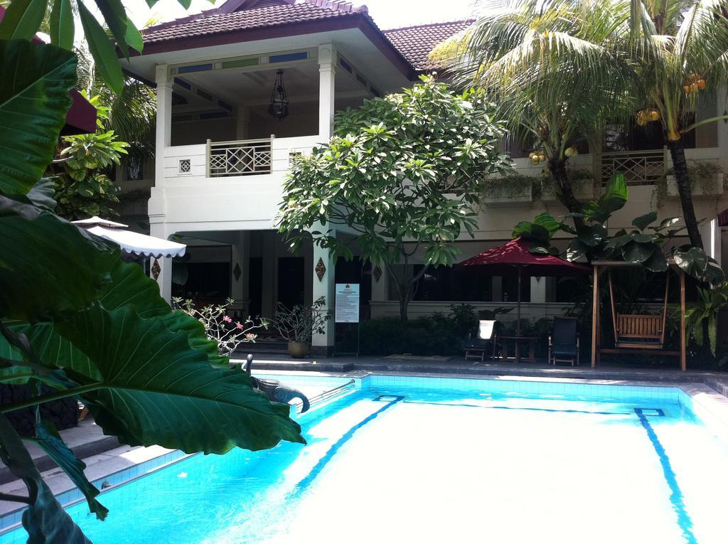 Hotel Indah Palace Γιογκιακάρτα Εξωτερικό φωτογραφία