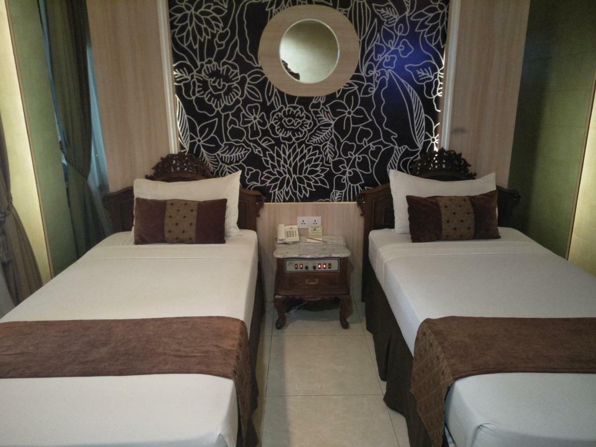 Hotel Indah Palace Γιογκιακάρτα Εξωτερικό φωτογραφία