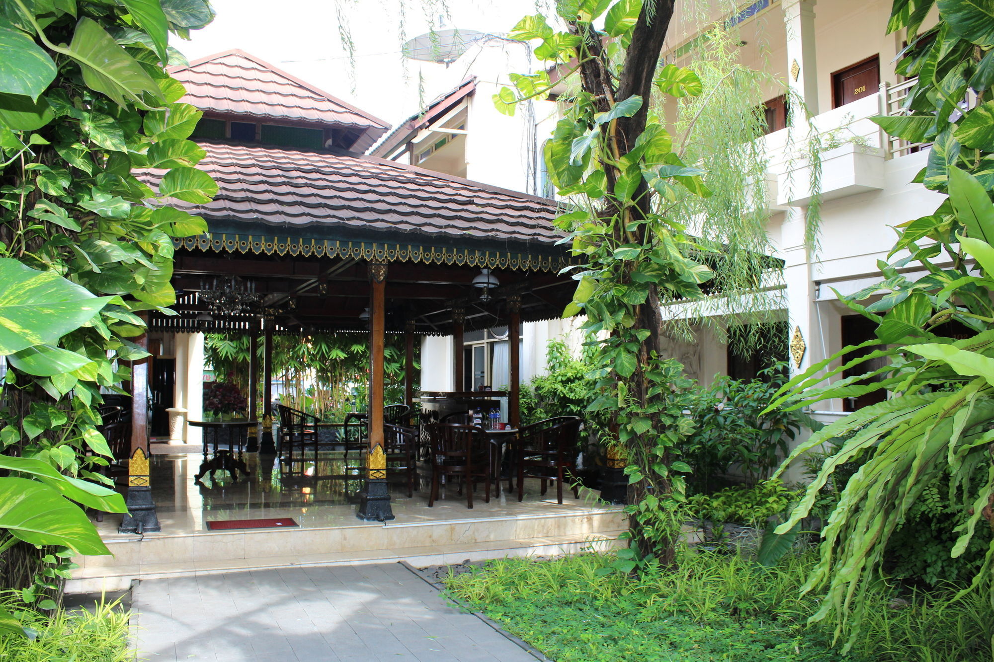 Hotel Indah Palace Γιογκιακάρτα Εξωτερικό φωτογραφία