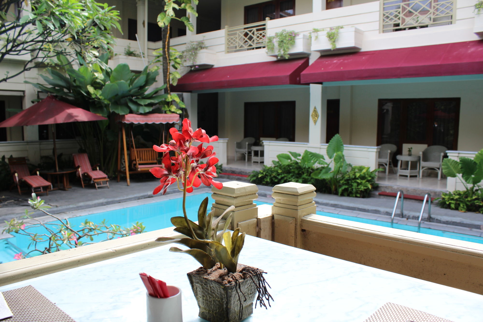 Hotel Indah Palace Γιογκιακάρτα Εξωτερικό φωτογραφία