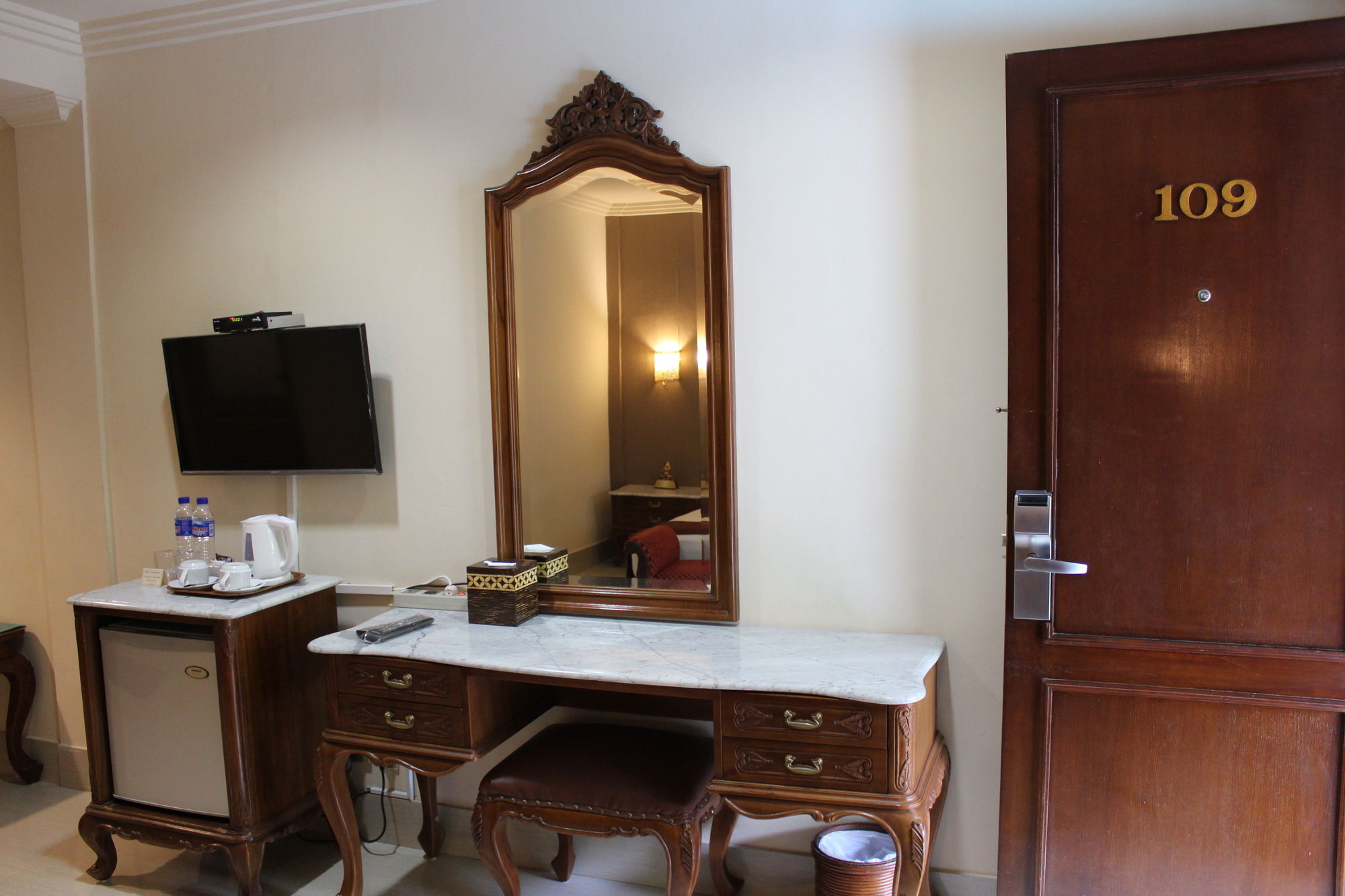 Hotel Indah Palace Γιογκιακάρτα Εξωτερικό φωτογραφία